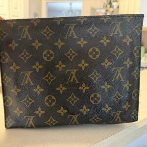 📍AUTHENTIC Louis Vuitton Pouch 💼